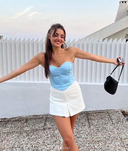 hande ercel in tatil kombininin fiyati dudak ucuklatti 